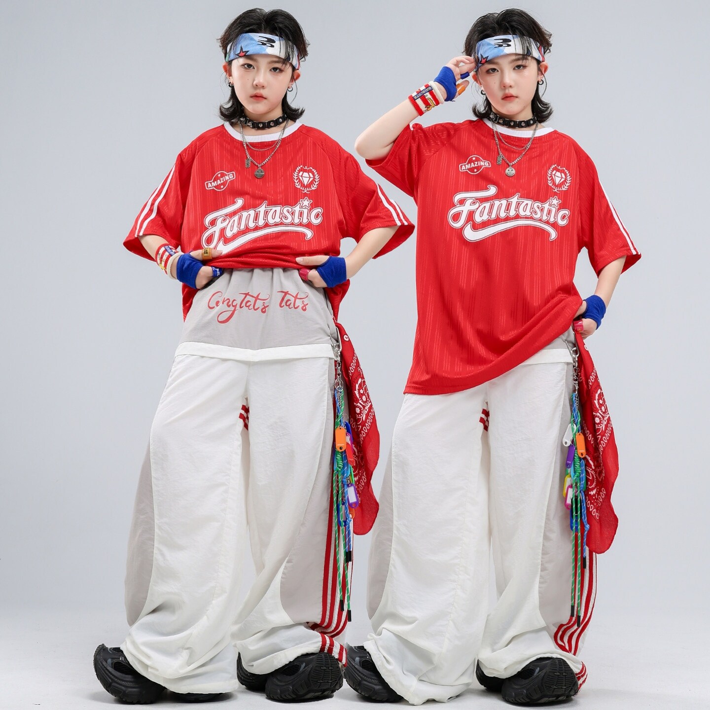 儿童街舞hiphop潮服蓝色走秀黑白服装嘻哈潮牌表演服条纹红白亮皮