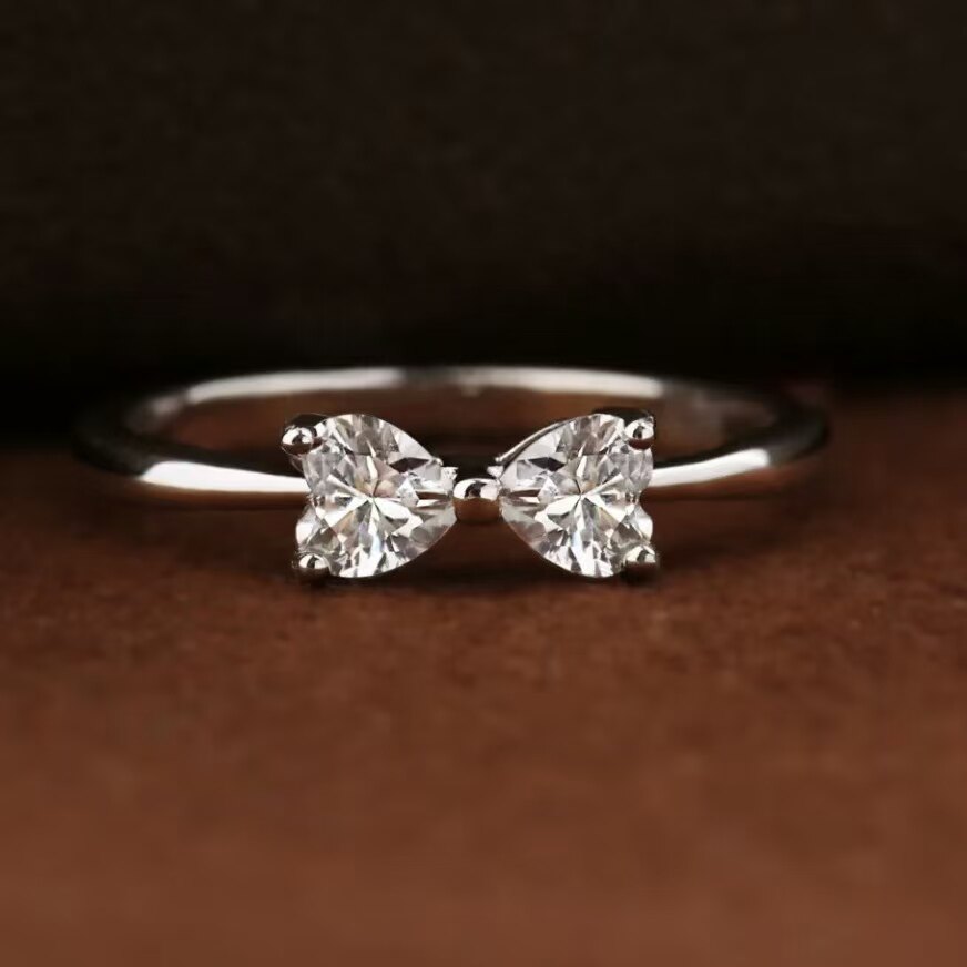 莫桑石心形蝴蝶结戒指