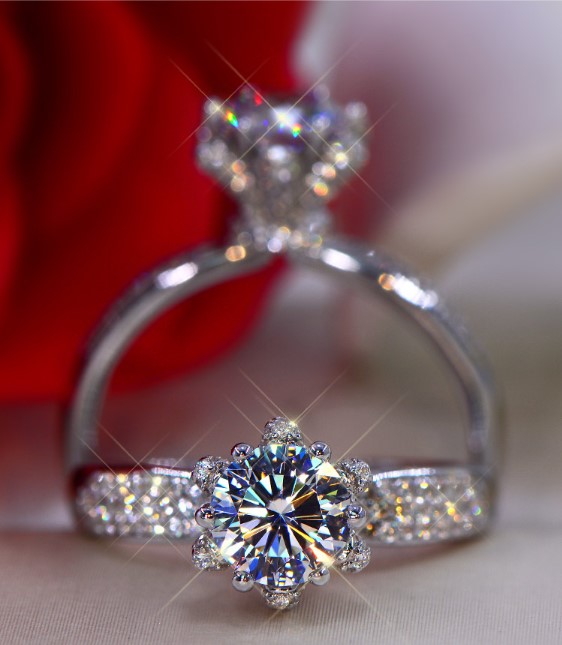 PT950铂金D色莫桑钻六爪冰雪皇后戒指太阳花款群镶女钻戒气质轻奢