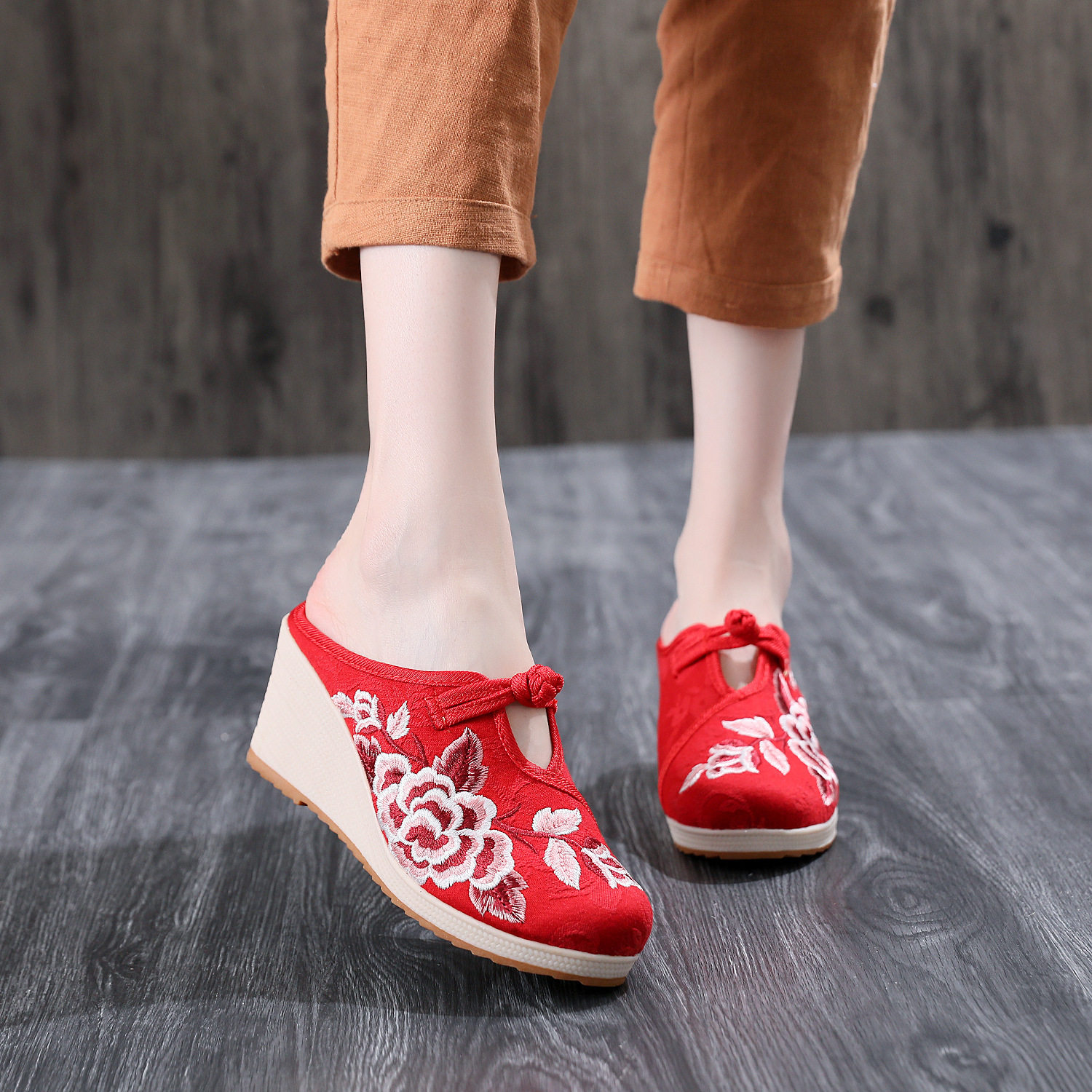 原创老北京布鞋女绣花鞋高跟包头布拖鞋女古风女鞋休闲旗袍女拖鞋