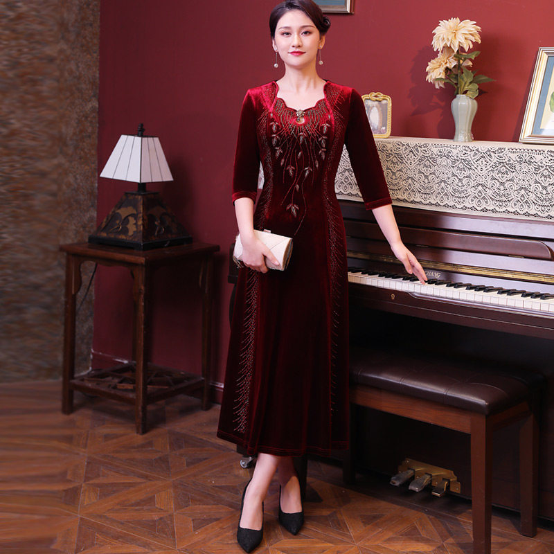 长款喜庆中国风大码钉珠晚礼服 喜婆婆洋气金丝绒中袖钉珠连衣裙