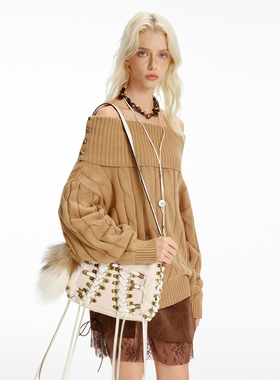 USS 复古麻花针织衫女秋卡其色一字领翻领金属扣露肩多种穿法毛衣