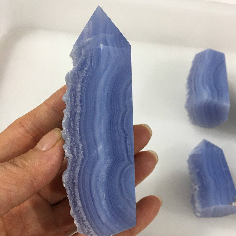 蓝玛瑙水晶柱小摆件原石人工打磨家居装饰天然半宝石精品现货热卖