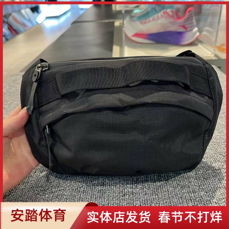 安踏2024新款男女挎包休闲简约时尚运动单肩斜挎包192437129