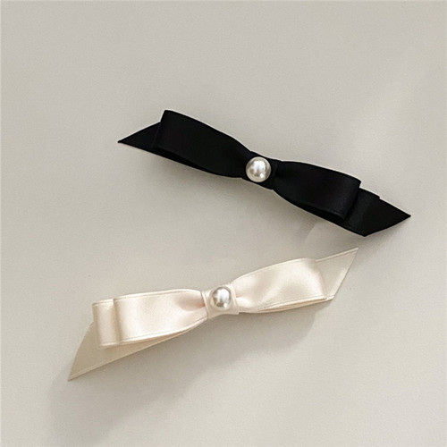 简约立体珍珠缎面蝴蝶结边夹