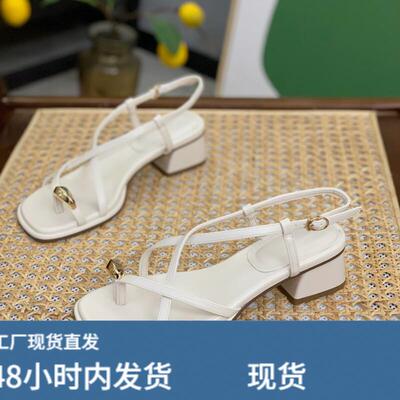细带法式凉鞋女仙女风2026年夏季新款网红夹趾性感一字带粗跟凉鞋