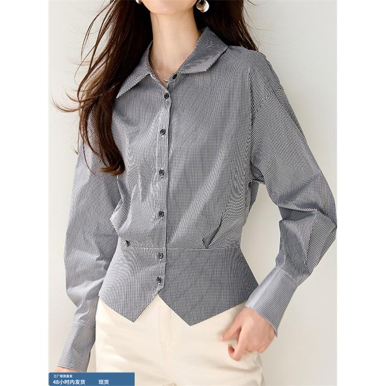 今年流行的爆款女装极简高级感穿搭2025秋冬气质格纹收腰翻领衬衫