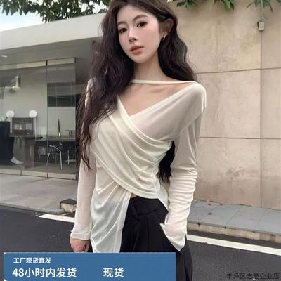 长袖辣妹收腰设计感酷飒拽姐显瘦t恤女春秋不规则交叉v领薄款上衣