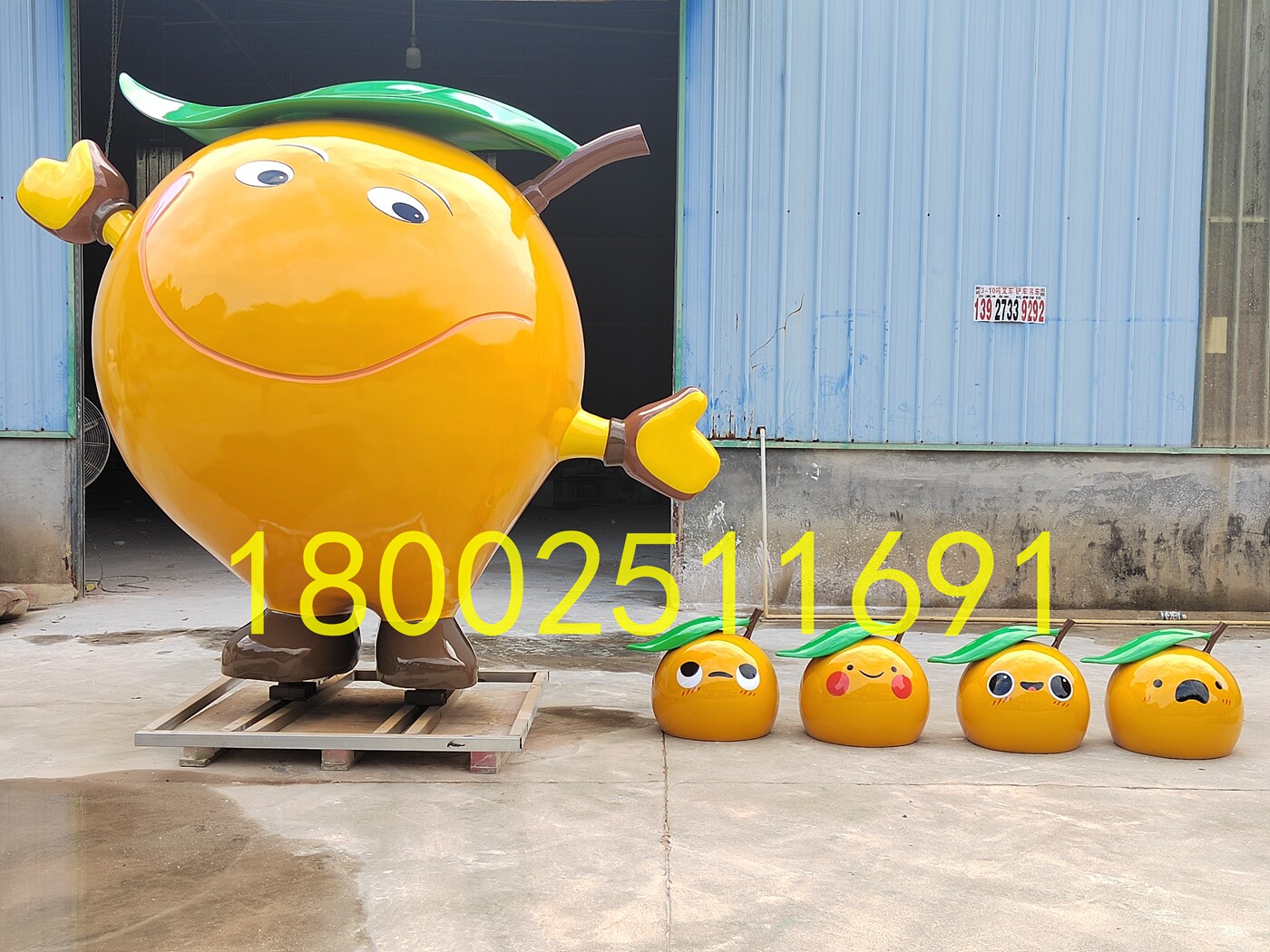 喜庆建筑落地玻璃钢卡通葡萄柚吉祥物公仔人物娃娃雕塑标志识落地
