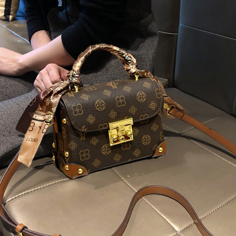 超火小包包女款精致港风洋气百搭小方包女真皮迷你手提单肩斜挎包