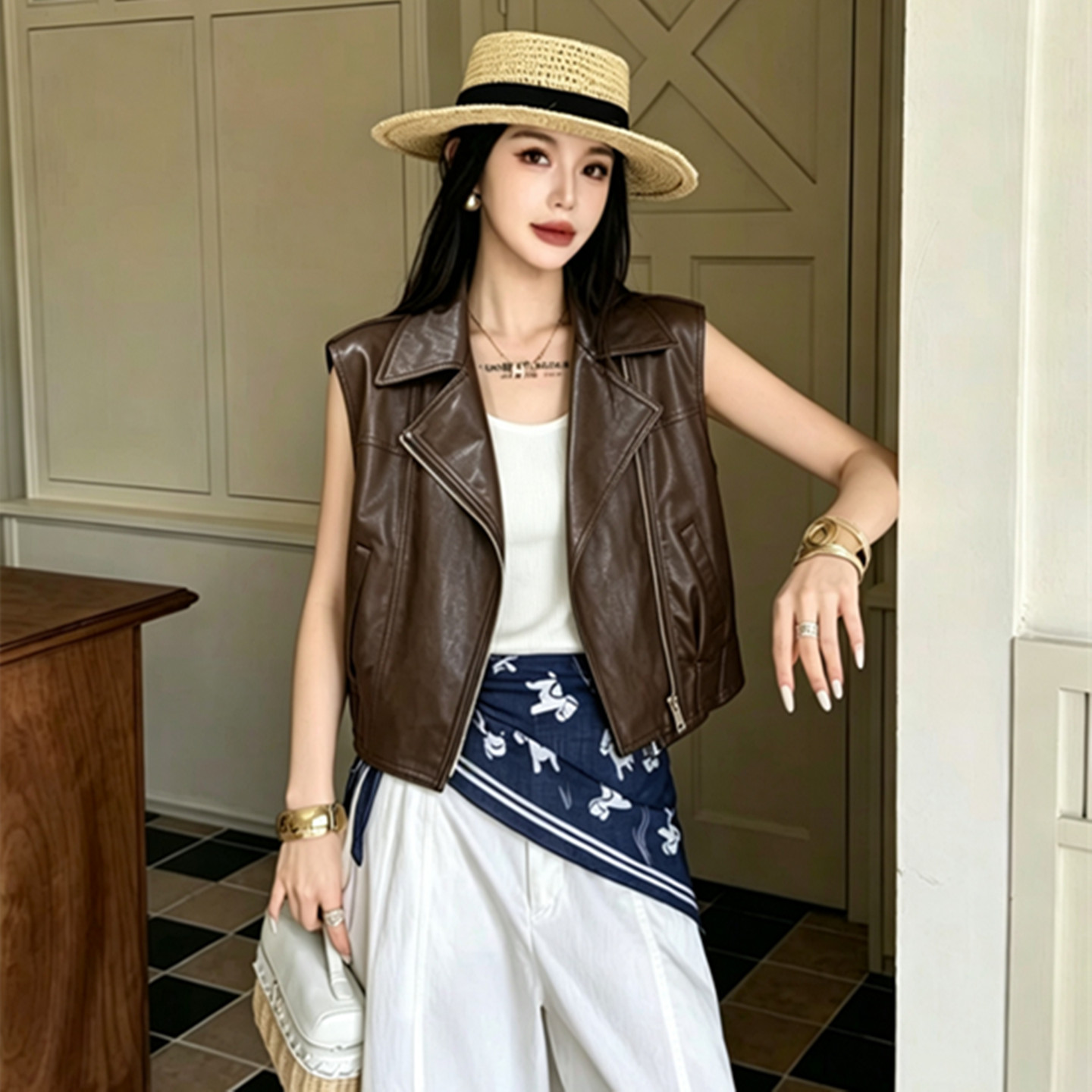 咖啡翻领皮衣马甲女短款2026新款秋装无袖坎肩机车风PU皮背心马夹