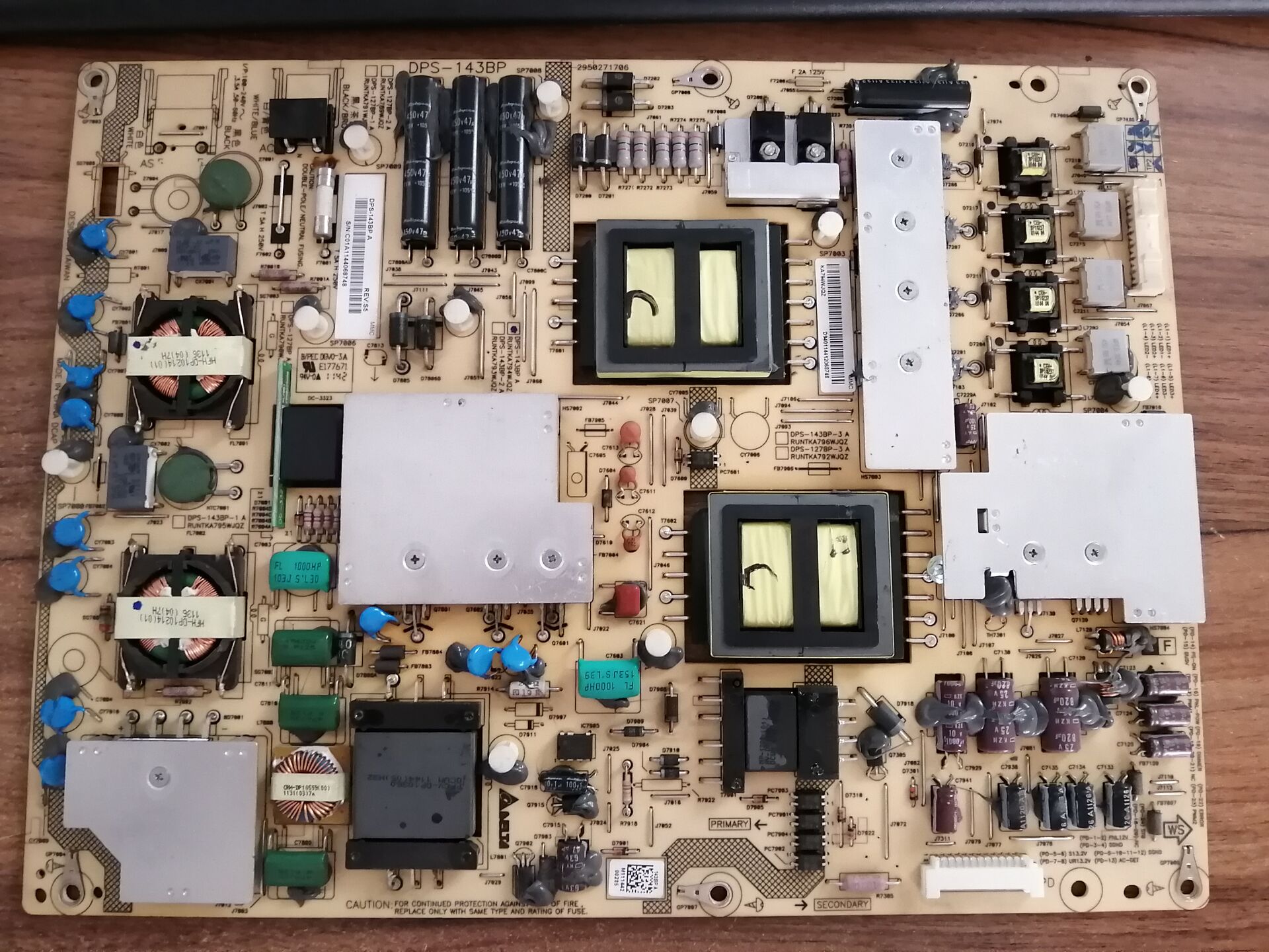 拆机夏普LCD-52LX830A电源板