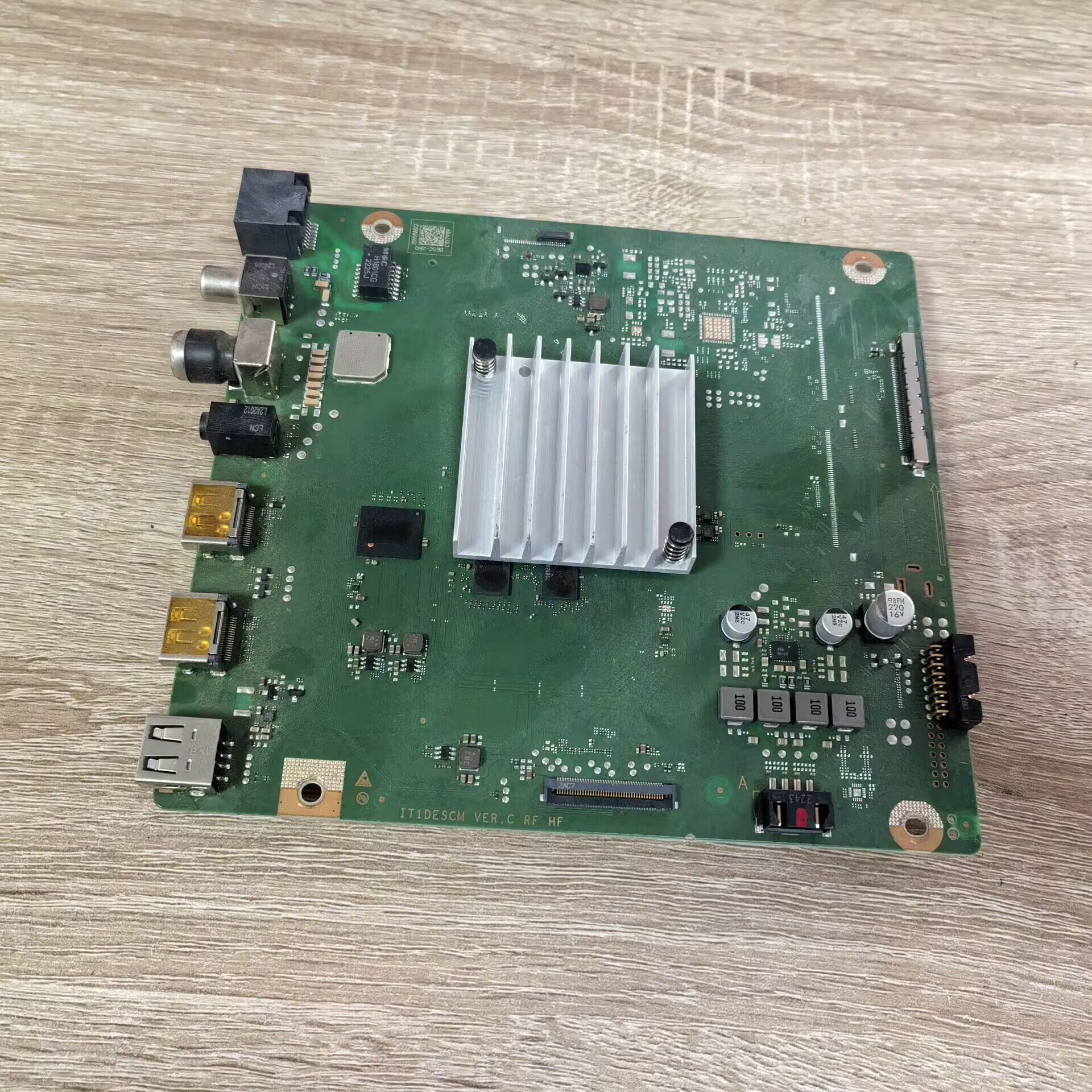 华为HD65DESA主板IT1DESCM VER.C RF HF屏TPT650WR-QVBF92.K实拍 - 实物图