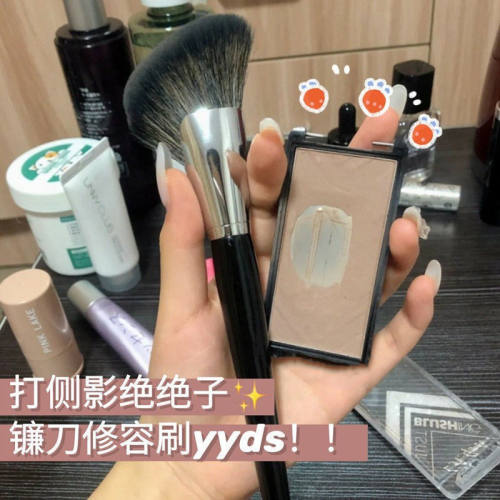 大号斜角修容刷自用镰刀修容刷超软毛阴影刷脸部轮廓化妆刷侧影刷