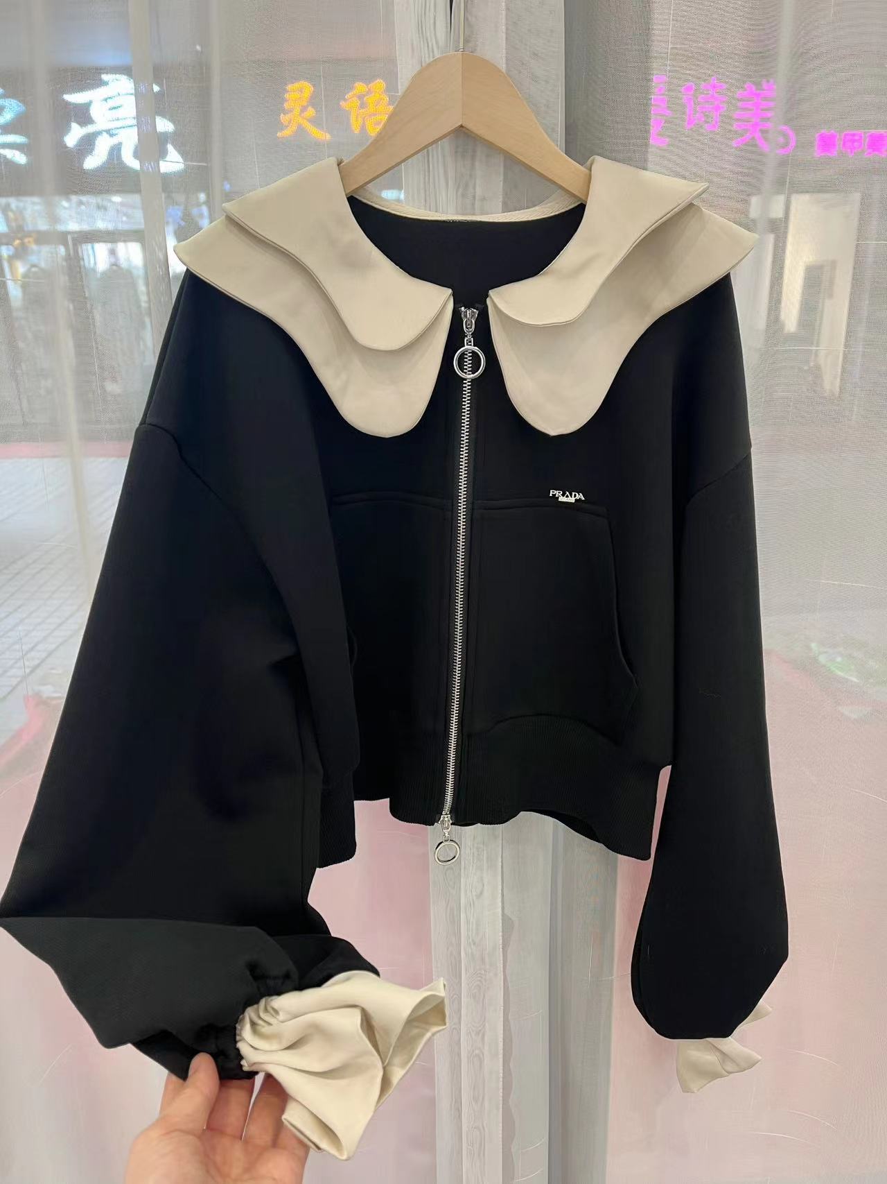 女士夹克棒球服外套上衣长袖短款荷叶边娃娃领撞色拼接假两件黑色