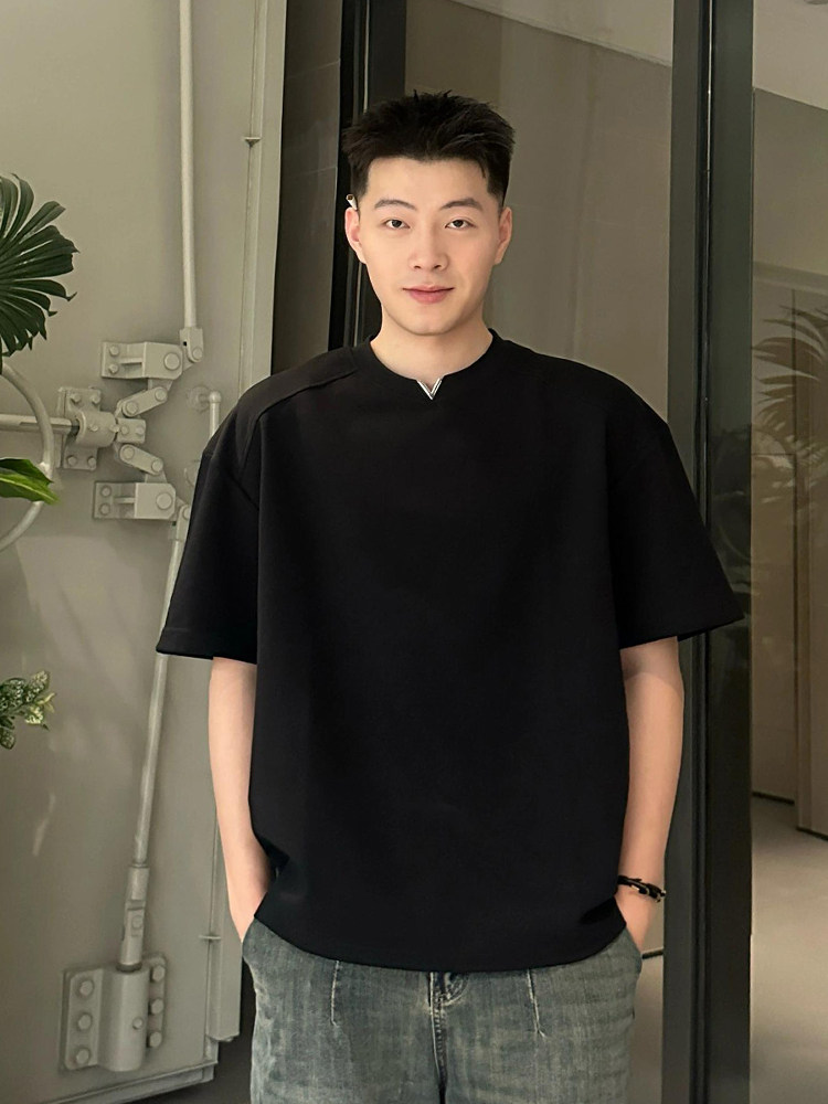 黑色金属小v领短袖男款夏季高级感痞帅正肩t恤cleanfit重磅五分袖
