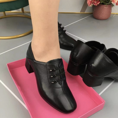 真皮单鞋女春季新款中跟软底妈妈鞋牛皮黑色工作鞋舒适方头小皮鞋