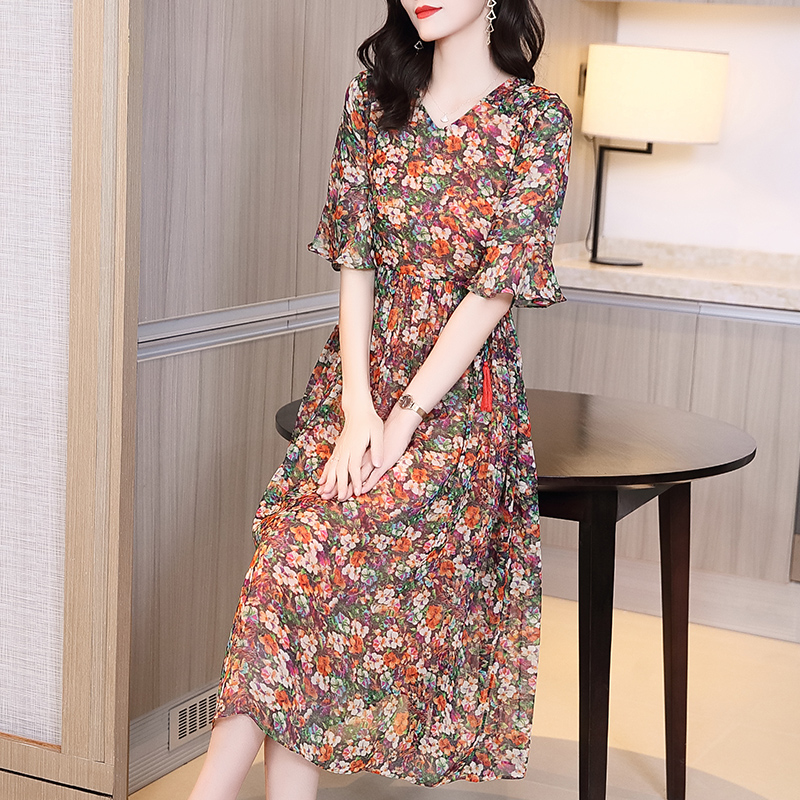 2025春夏新款气质V领修身显瘦长裙女装大牌碎花桑蚕丝真丝连衣裙