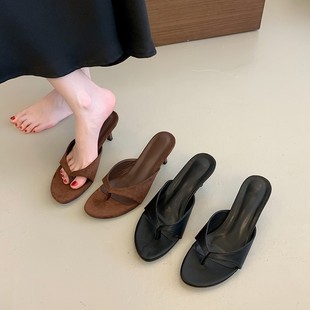 女鞋 大码 41一43胖脚宽肥绝美复古夹趾细跟人字拖女度假风高跟凉拖
