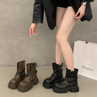 大码女靴胖脚宽肥41到43英伦风马丁靴女百搭复古显瘦爆款厚底短靴
