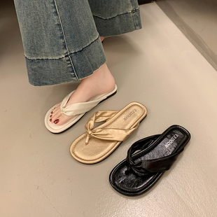 女夏外穿沙滩度假平底凉拖 大码 女鞋 41一43法式 软底夹脚趾人字拖鞋