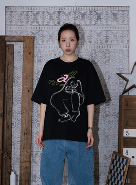 APOGE3阿保机 抽象抱膝印花美式复古短袖T恤男女同款宽松半袖上衣