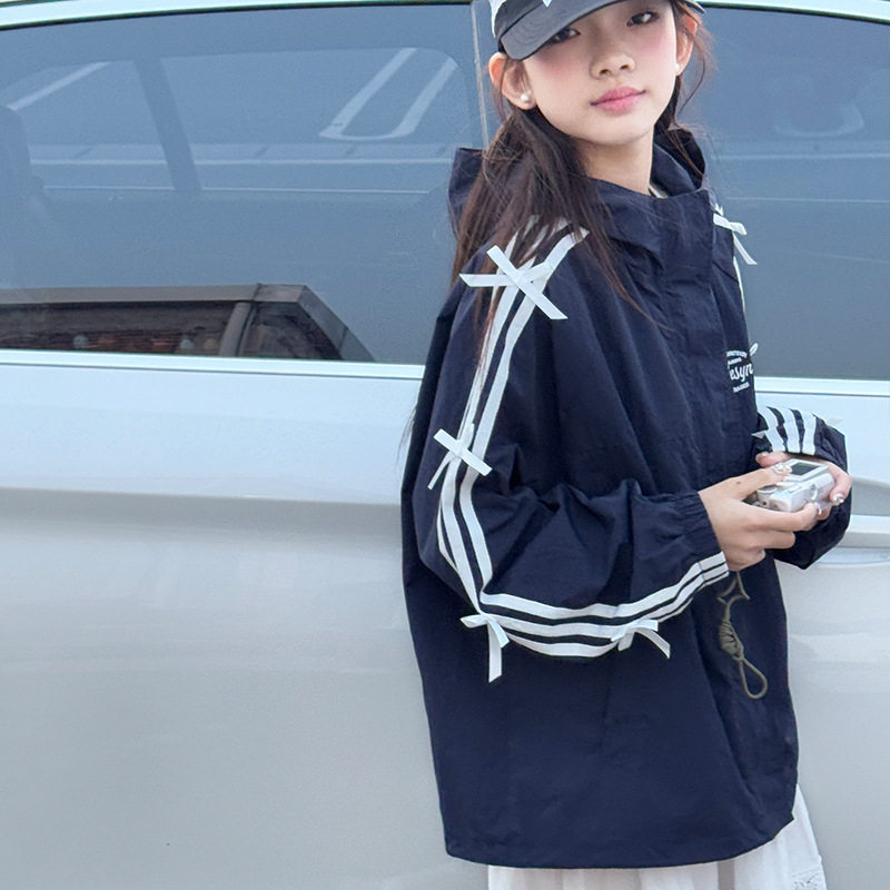 女童外套2026秋装新款儿童蝴蝶结绑带冲锋衣女大童洋气时髦衣服潮