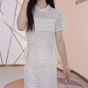 美式 穿搭 复古2025夏季 俏皮时髦镂空斑点荷叶边减龄上衣搭配直筒裤