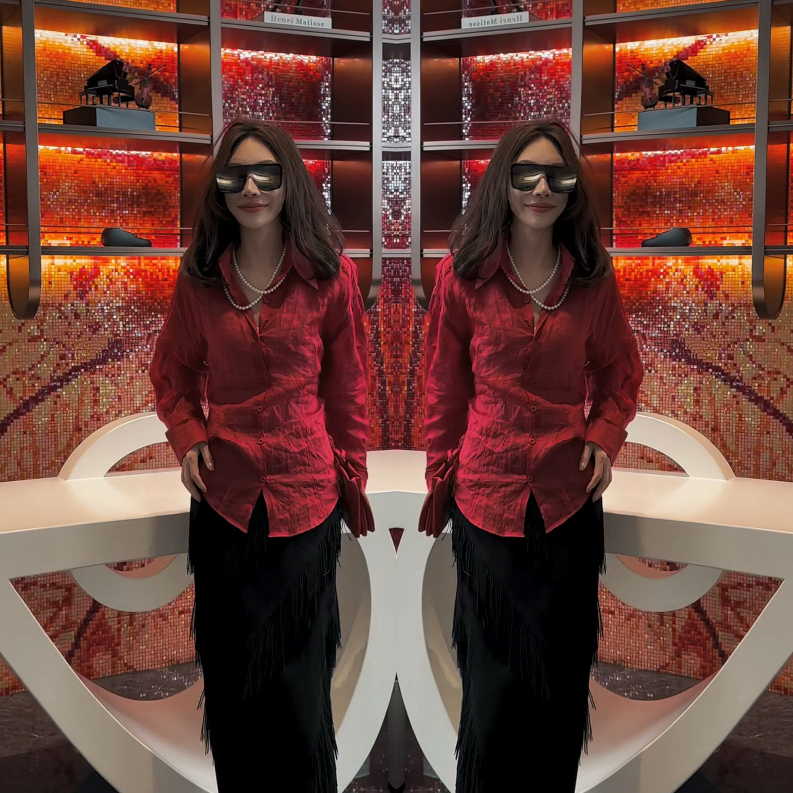 2026夏季新款女神范洋气红色显白宽松衬衫上衣搭配黑色流苏半身裙