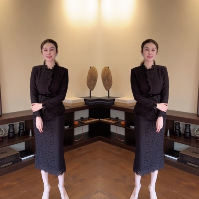 蕾丝上衣搭配包臀性感半身裙