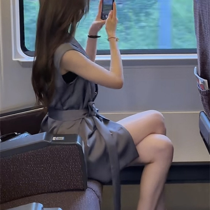 干练简约休闲上衣洋气短裤套装