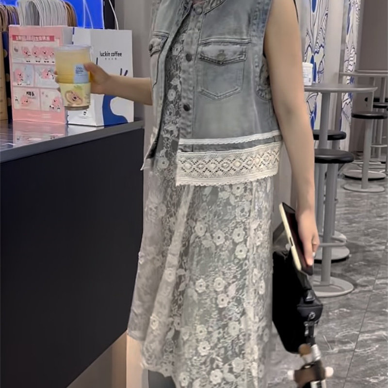 马甲蕾丝打底衫拼接牛仔裤