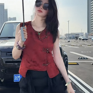 工艺古典上衣搭配黑色短裙穿搭 美式 2025夏季 红色时髦无袖 显白短款