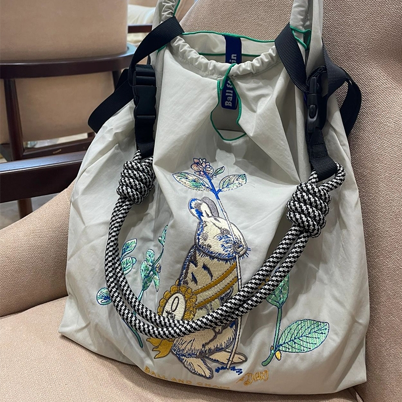 日本代购高圆圆同款ball chain浅灰勋章兔环保尼龙购物袋斜挎包女