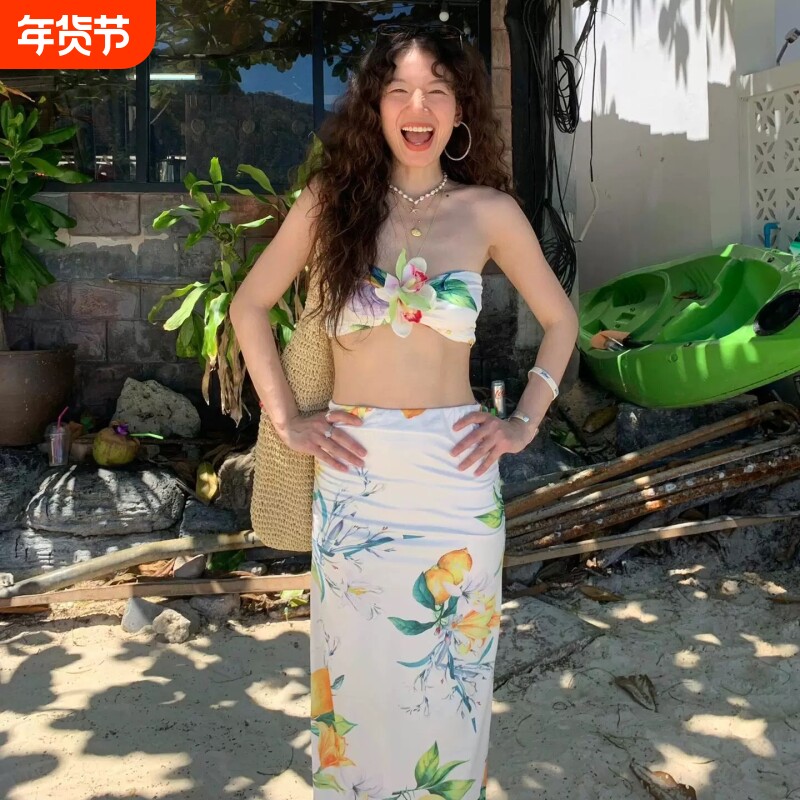 海岛度假风立体花朵抹胸比基尼三件套女2025新款绝美沙滩裙游泳衣