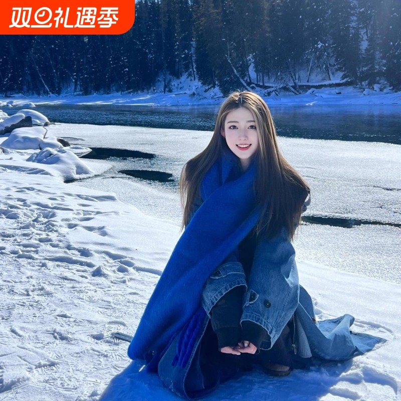 克莱因蓝色围巾女冬季韩系氛围高级感保暖哈尔滨穿搭围脖纯色流苏