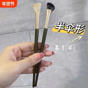 沧州半扇形鼻影刷化妆刷镰刀形斜头小扇形阴影鼻梁修饰高光晕染刷