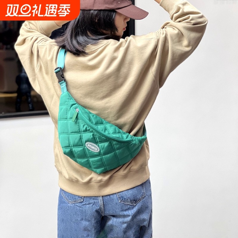 秋冬包包百搭充棉包运动健身包胸包女休闲斜挎包轻奢2025新款防水