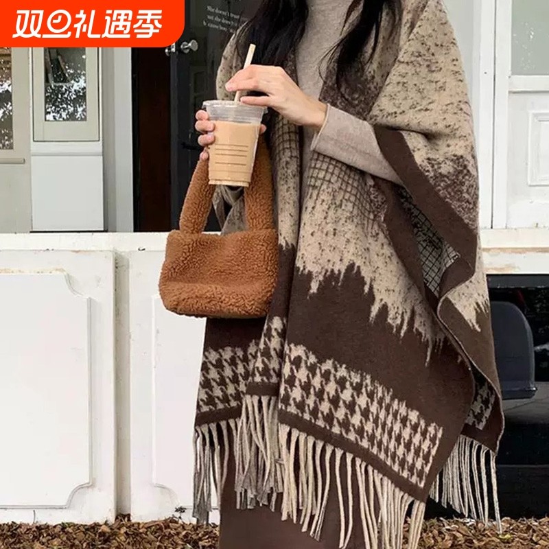 美拉德风格子披肩外搭2025新款氛围感百搭流苏斗篷围巾女咖色黑色