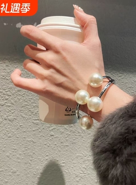 温柔气质感珍珠手镯百搭设计感配饰小众设计款原创叠戴手链简约