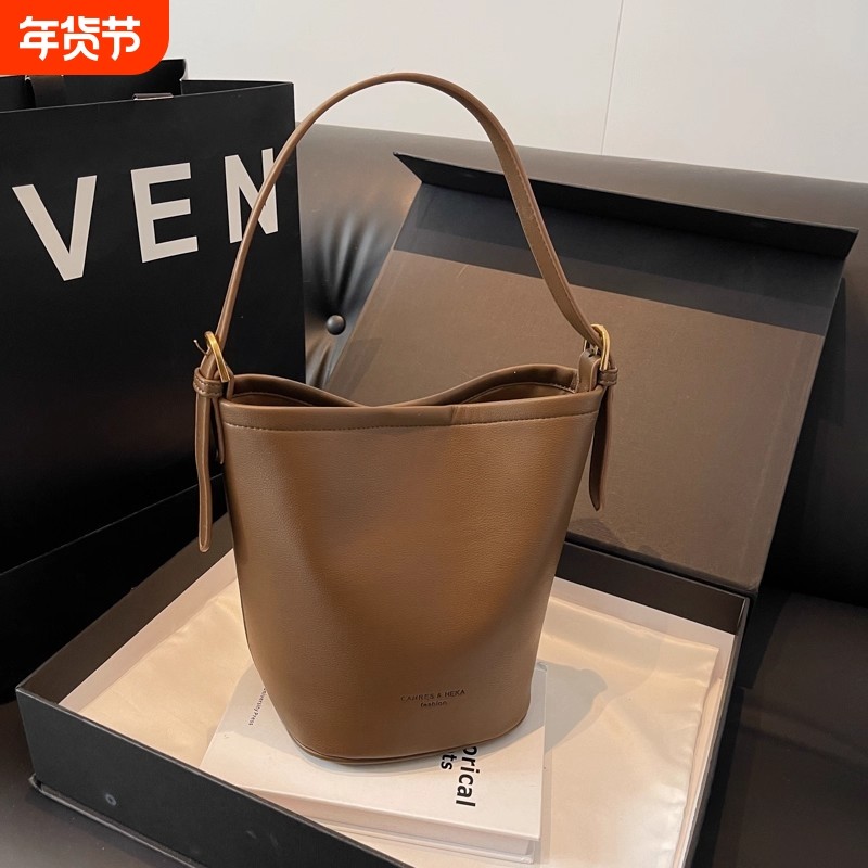 小众设计包包女2025新款春季高级感休闲水桶包百搭洋气单肩斜挎包,箱包皮具/热销女包/男包,水桶包,淘宝优惠券,粉丝福利购,淘宝优惠卷