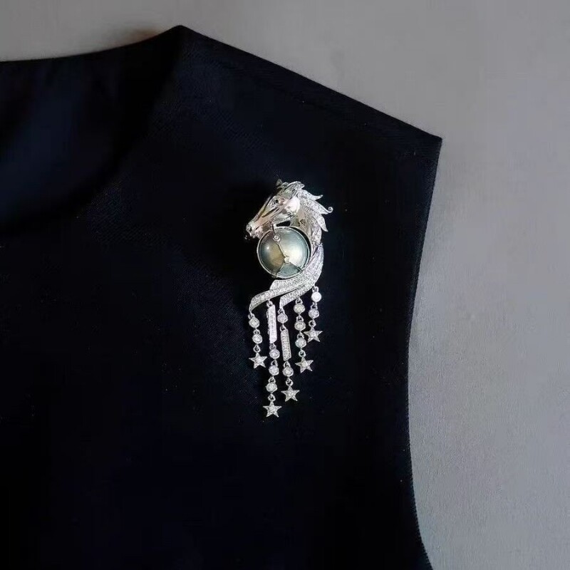 复古落马流星镶钻小马胸针女重工珍珠别针优雅配饰马年本命年配饰