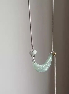 新中式风清新绿色月牙吊坠项链女新款简约个性精致文艺气质锁骨链