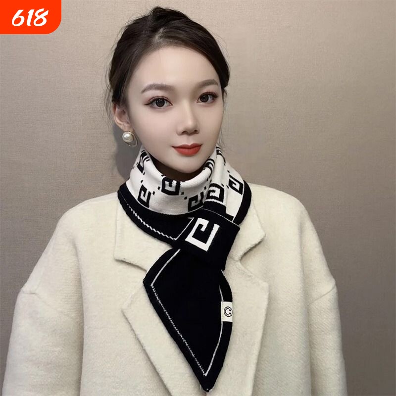 围巾女2024新款秋冬季披肩高级感百搭学生加厚保暖围脖套黑白双面
