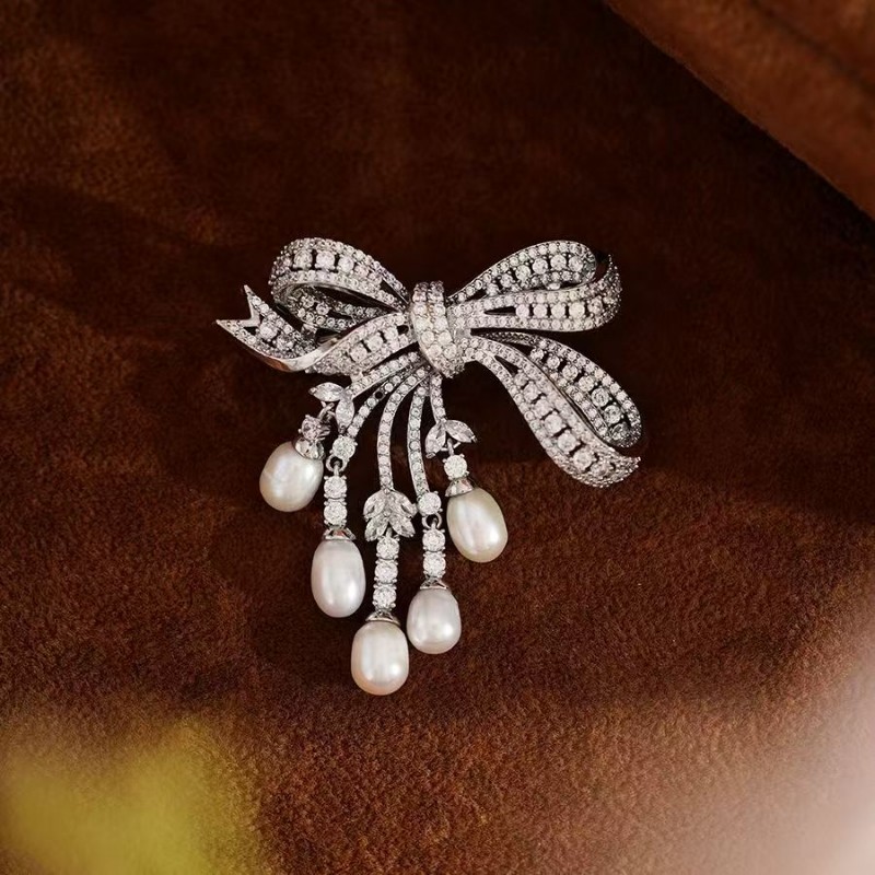 轻奢满钻重工蝴蝶结流苏高档胸针精致气质秋冬毛衣西装胸花别针女