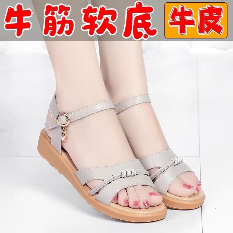 意尔康夏季2026平底软底凉鞋女中年妈妈中老年防滑女凉黑色扣带