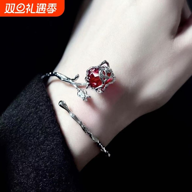 以瑰之名 冰山熔岩红玫瑰花朵藤蔓缠绕手镯高颜值送女友老婆礼物