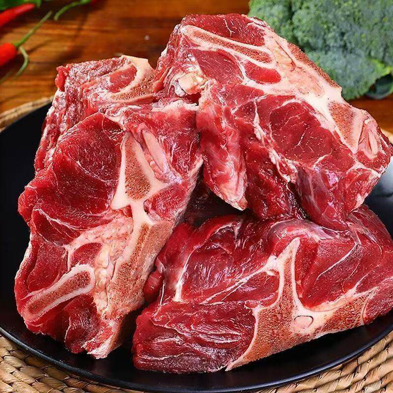 牛脊骨新鲜带肉牛脖骨满肉火锅熬汤冷冻批发原切多肉牛肉鲜切