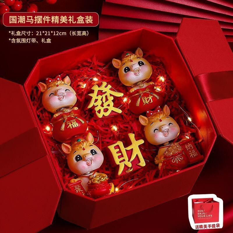 新款摇头马年吉祥物车内卡通可爱蛇年创意男女汽车摆件车载装饰品