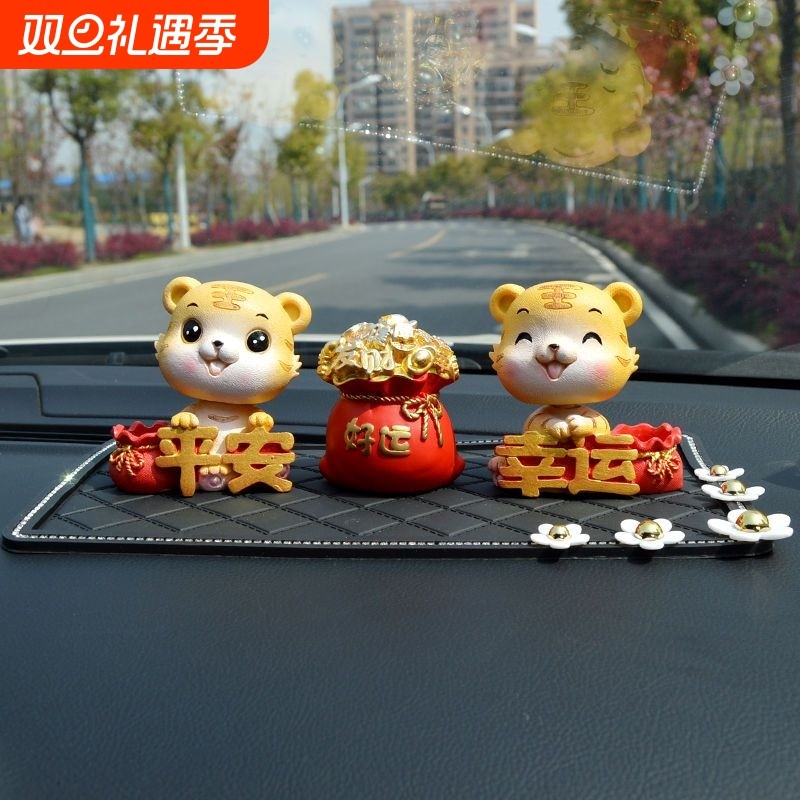 网红摇头小老虎车内摆件2022款小车高级感车饰汽车中控台装饰用品